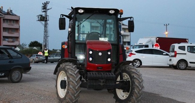 kavak-yuklu-kamyon-traktore-carpti-2