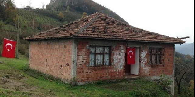 Sıva ustası şehit ailesine evini bağışladı