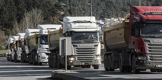 Kamyoncuların eylemi İstanbul trafiğini felç etti