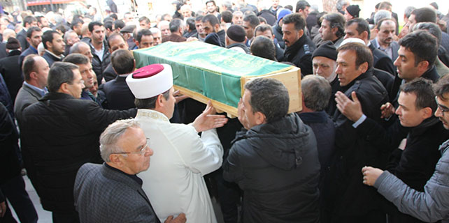 Eski müftü dualarla defnedildi