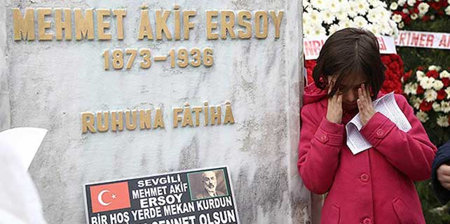Mehmet Akif Ersoy kabri başında anıldı