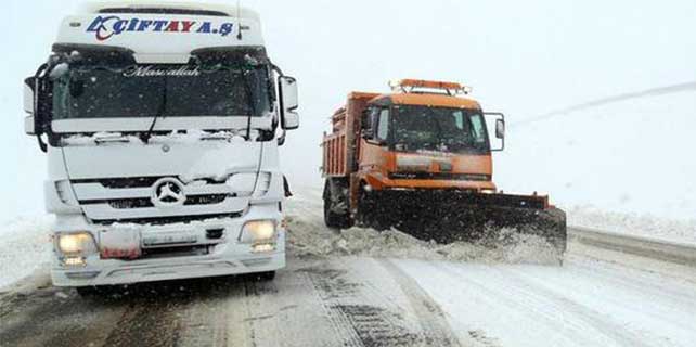Türkiye kar altında, bu yollar ulaşıma kapandı