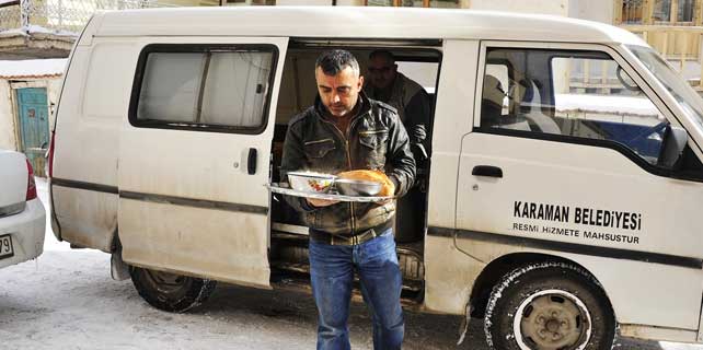 Karaman Belediyesinden ihtiyaç sahiplerine yemek hizmeti
