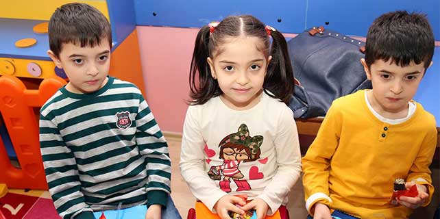 Sakaryalı üçüzler ilk karnelerini aldı