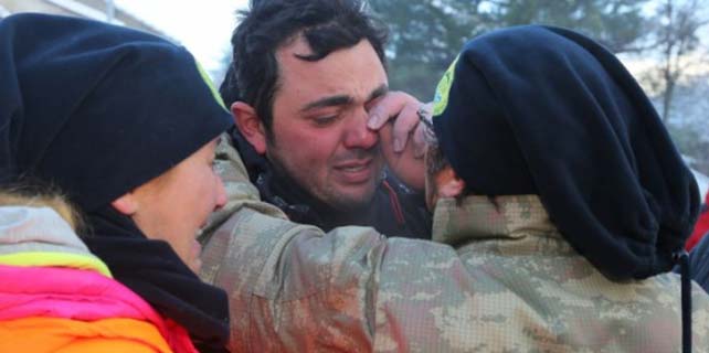 Mahsur kalan dağcılara ulaşıldı