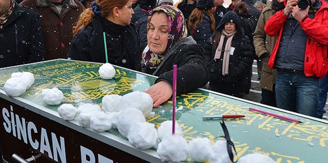 Gazeteci Köklü son yolculuğuna uğurlandı