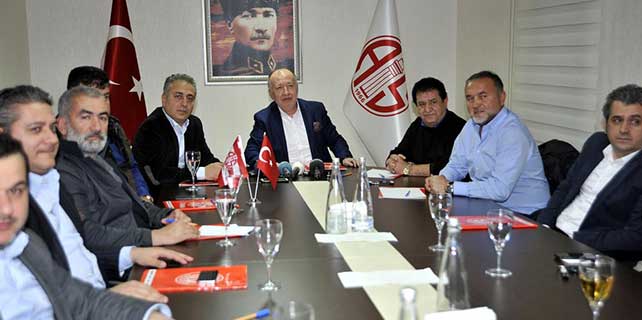 Antalyaspor, teknik direktör Hami Mandıralı ile yollarını ayırdı