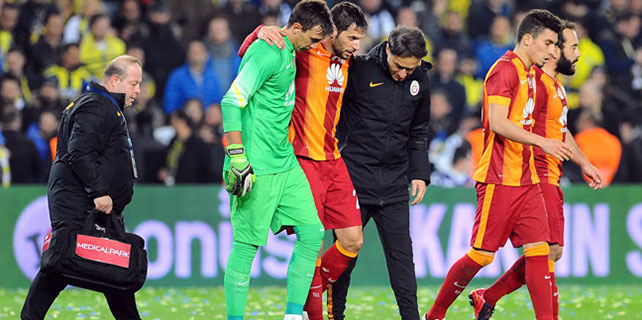 Hakan Balta stattan koltuk değnekleri ile ayrıldı