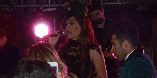 Demet Akalın kavga eden seyircileri fırçaladı