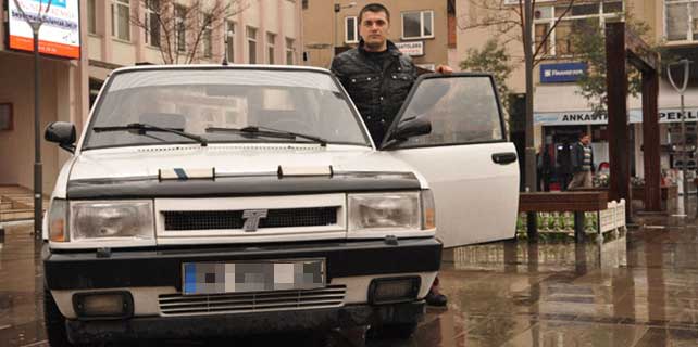RTE plakalı 94 model arabaya 200 bin lira istiyor