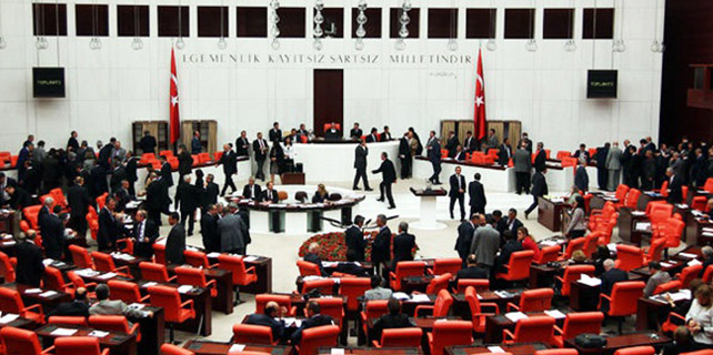 Milletvekili seçilme yaşı 18 oldu!