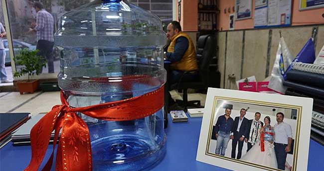 Düğünde takı yerine “damacana” taktı