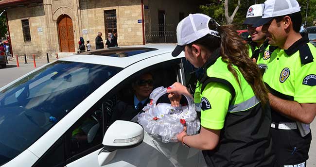 Karaman Polisinden “Ceza yerine lokum ye” uygulaması