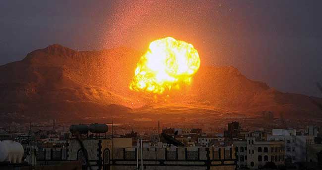 Husilere ait silah depoları bombalandı