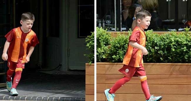 Rooney’nin oğlu Galatasaray forması giydi