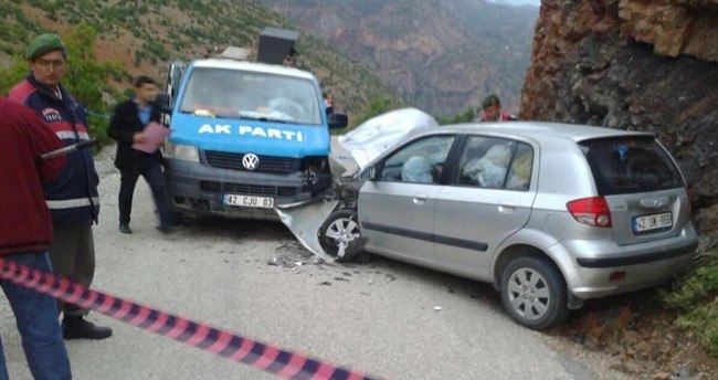 Konya’da Ak Parti seçim aracı kaza yaptı