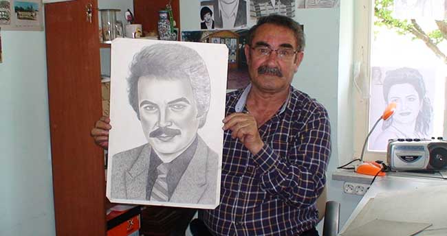 50 yıldır kara kalem resim yapıyor