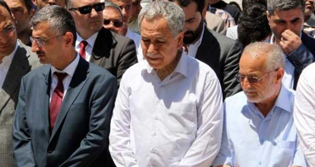 Bülent Arınç kayınvalidesinin cenaze törenine katıldı