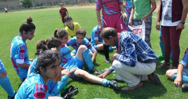 Genç kızlar şampiyonasında sağlıkçı krizi