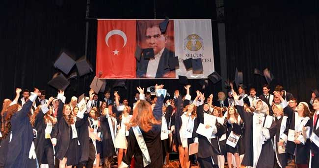 SÜ Diş Hekimlerinin Mezuniyet Sevinci