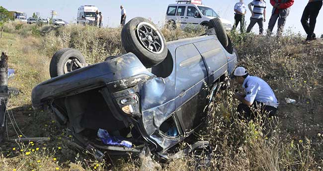 Otomobil Şarampole Takla Attı: 3 yaralı