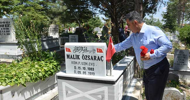 Başkan Özgüven Şehit Mezarlarını Ziyaret Etti