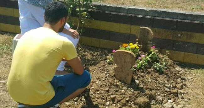 Kenan Sofuoğlu oğlunun mezarında