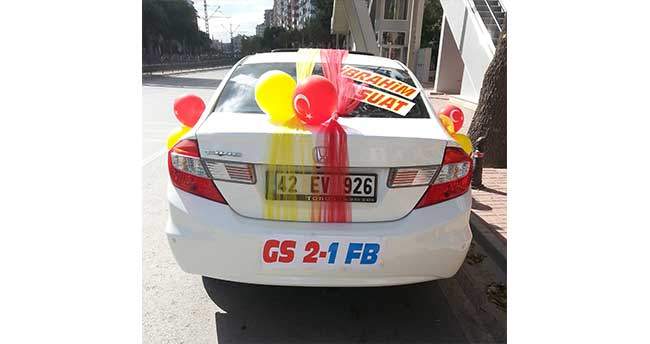 Gelin arabalarının “sıra dışı” yazıları gülümsetiyor