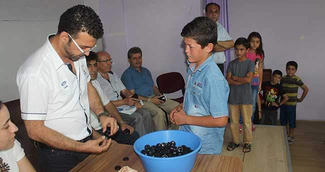İş umudu leğen içerisindeki mis kutularında