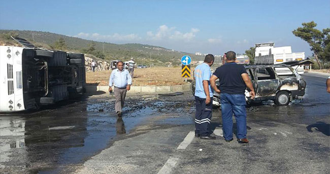 Öğrenci servisi ile otomobil çarpıştı: 26 yaralı