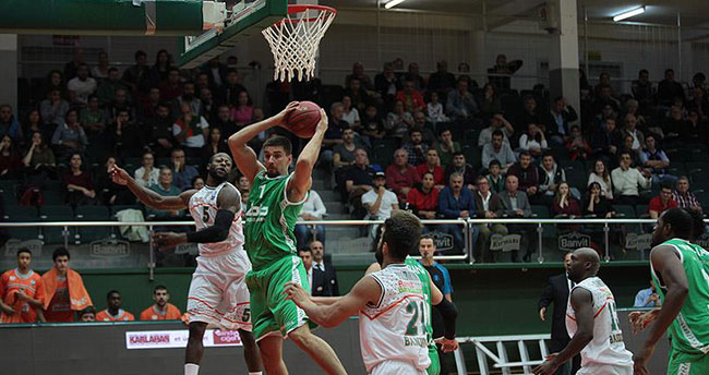 Banvit evinde yıkıldı!