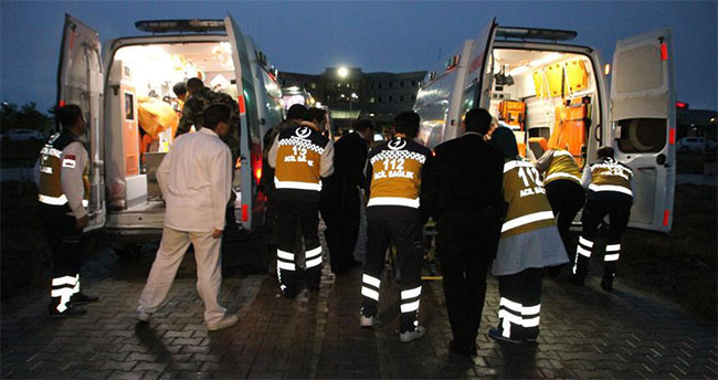 Askeri araç devrildi: 6 yaralı