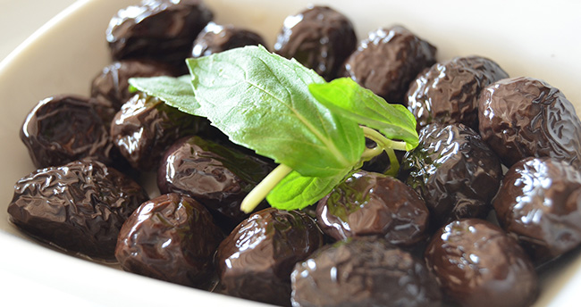 Zeytin çekirdeğini yutun!