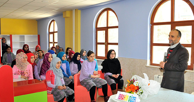 Yazar İbrahim Güzel öğrencilerle buluştu