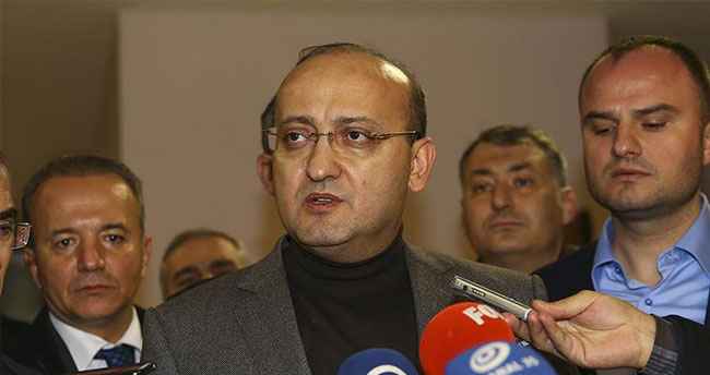 Başbakan Yardımcısı Akdoğan: Terör örgütü dirileri istismar ettiği gibi ölüleri de istismar ediyor