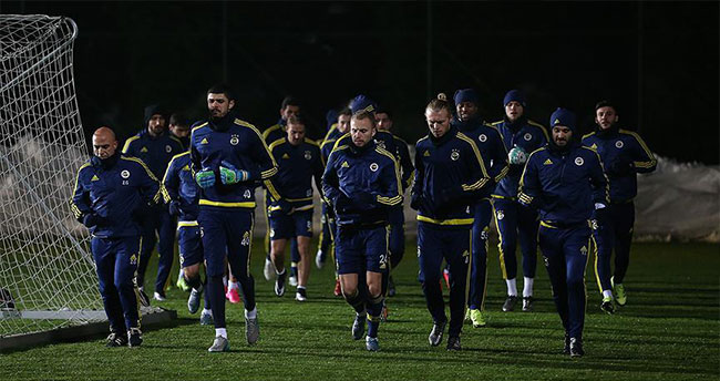 Fenerbahçeli futbolcular trafik kazası geçirdi