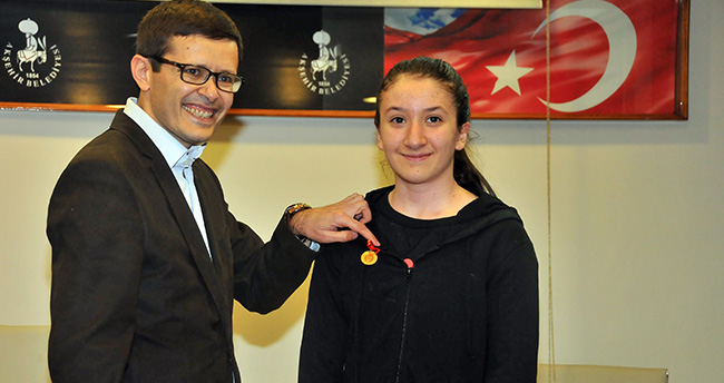 Akşehir Belediyesi başarılı öğrencileri ödüllendirdi