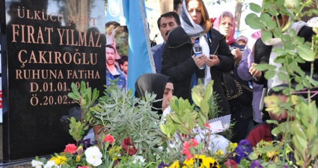 Fırat Çakıroğlu mezarı başında anıldı