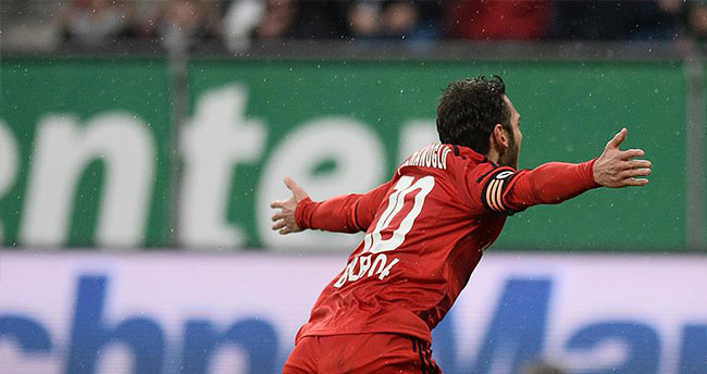 Bayer Leverkusen Hakan Çalhanoğlu’yla 1 puan kazandı