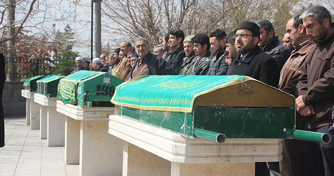 Konya’daki faciada hayatını kaybeden baba ve oğulları toprağa verildi