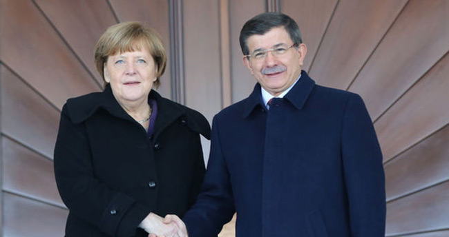 Davutoğlu ile Merkel telefonda görüştü