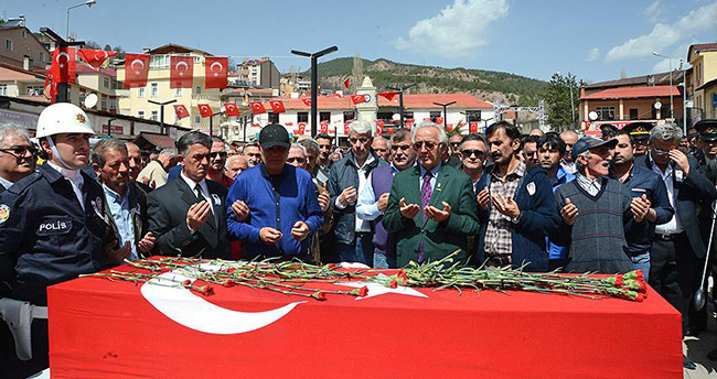 Şehit polis Özmen son yolculuğuna uğurlandı