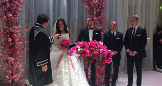 Cenk Tosun dünya evine girdi