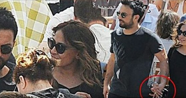 Tarkan eşi Pınar Dilek ile el ele