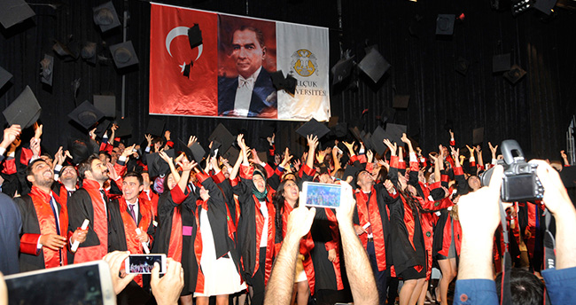 Selçuk Üniversitesi’nde genç hukukçular mezuniyet coşkusu yaşadı