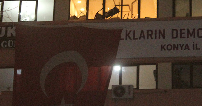 Konya’da HDP il binası taşlandı