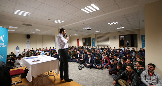 Mustafa Akış, gençlere yeni Cumhurbaşkanlığı sistemini anlattı