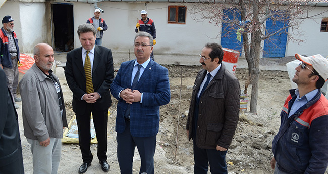 Mehmet Hançerli evi yanan ailenin yanında