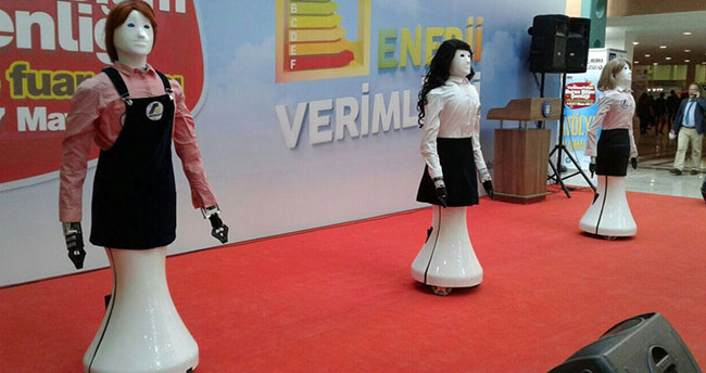 Robot Hostes Ada Bursa Bilim Şenliğinde yoğun ilgiyle karşılandı