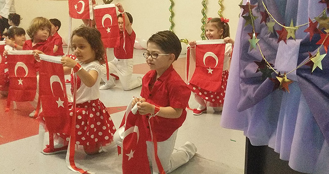 Minikler coştu coşturdu